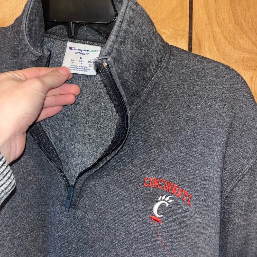 Embroidered Cincinnati Bearcats quartzip